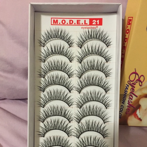 Model 21 #lashes