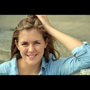 Meet your Posher, Kayla