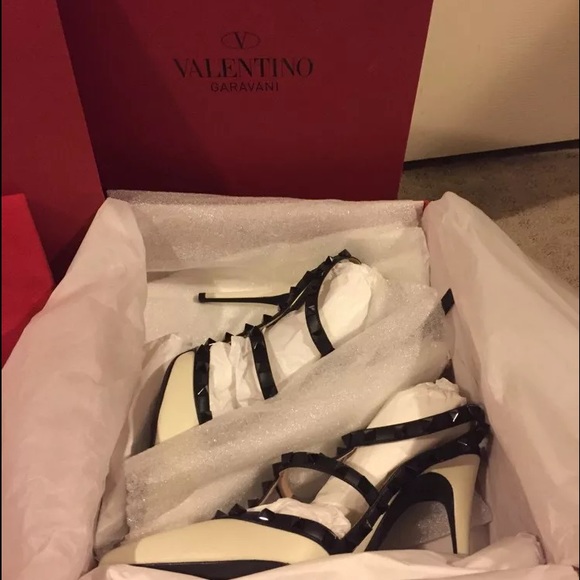 🚫SOLD🚫Valentino Rockstud Colorblock Pumps - Picture 4 of 4