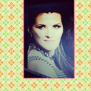 Meet your Posher, Almira