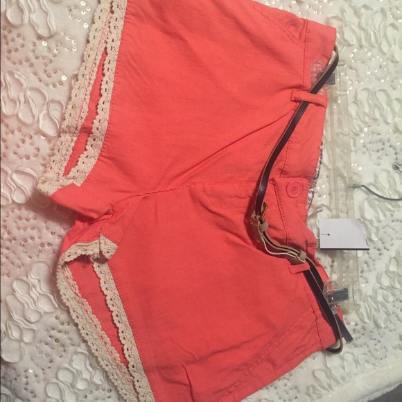 Papaya brand shorts and belt  NWT
