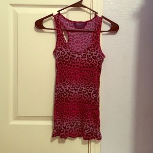 Cute leopard tank top!