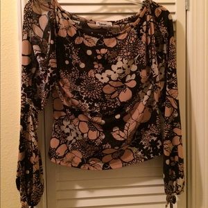 Long sleeve with slit arms