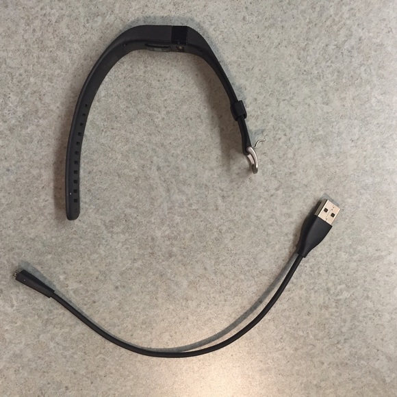 Fitbit Charge HR (includes charger!)
