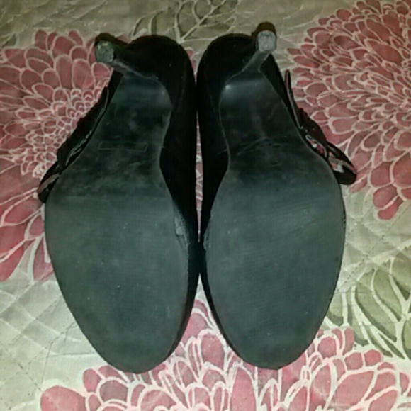 Heels - Picture 4 of 4