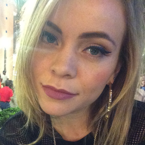 Meet your Posher, Moraya