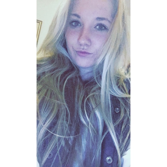 Meet your Posher, Nicole - Picture 1 of 1