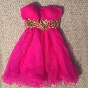 🔹Hot pink prom or homecoming dress