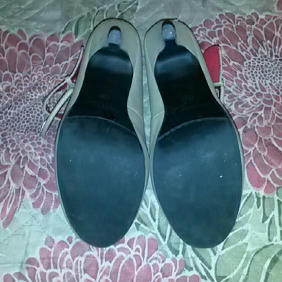 Heels - Picture 4 of 4