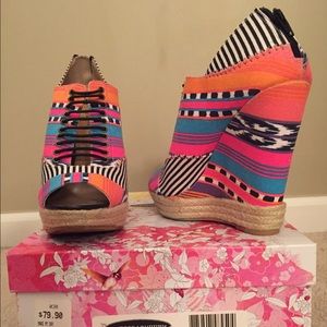 💥FLASH SALE💥 Chinese Laundry - Make My Day