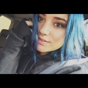 Meet your Posher, Larisa