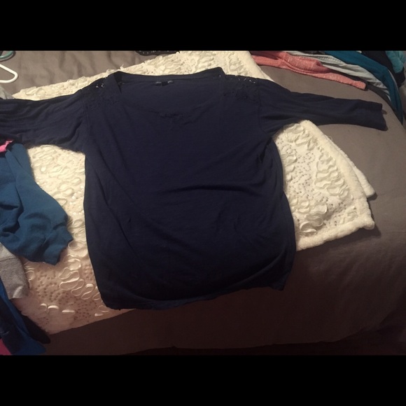 American eagle 3/4 length sleeve lace detail