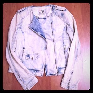 Amazingly beautiful jean jacket