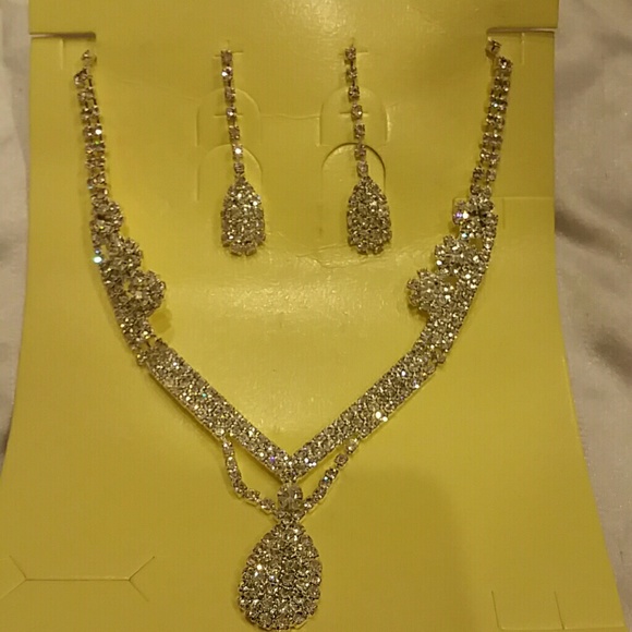 Silver Crystal necklace and teardrop earring set