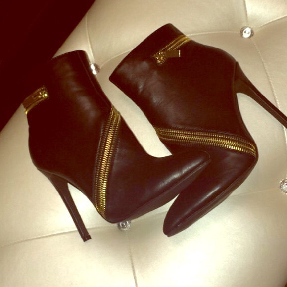 Zip-it-up Booties