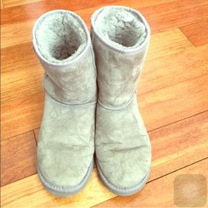 Grey Short Uggs