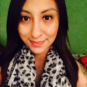 Meet your Posher, Alejandra