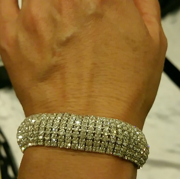 Silver Crystal bracelet with clasp
