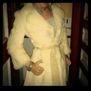 White fur coat 100$ off blk Friday only