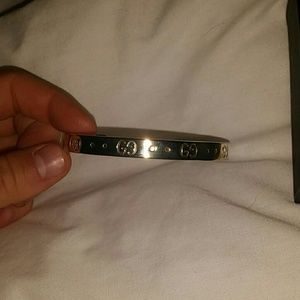 Gold Gucci bracelet