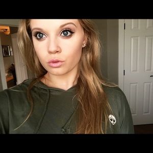 Meet your Posher, Avery