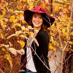 Meet your Posher, Elizabeth