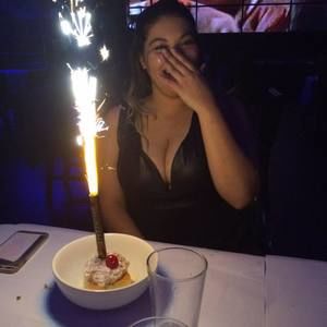 Meet your Posher, Demi