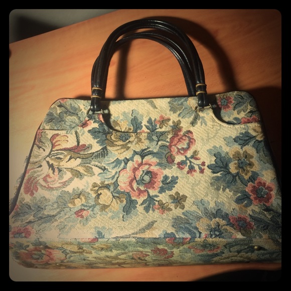Vintage floral tapestry purse *PRICE LOWERED! ;-)