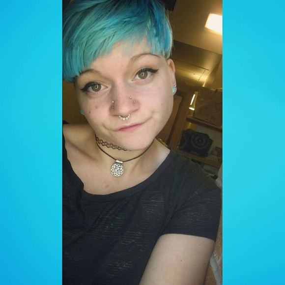 Meet your Posher, Quinn - Picture 1 of 1