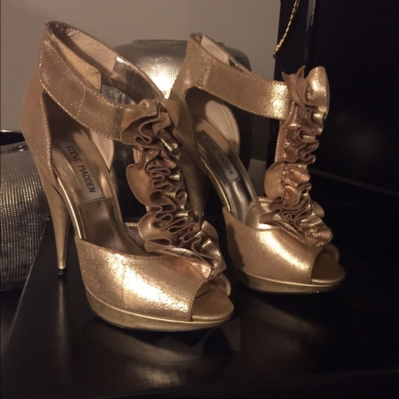Steve Madden "FIESSTAA" gold heels