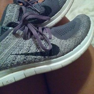 black & white nike 4.0 free flyknit