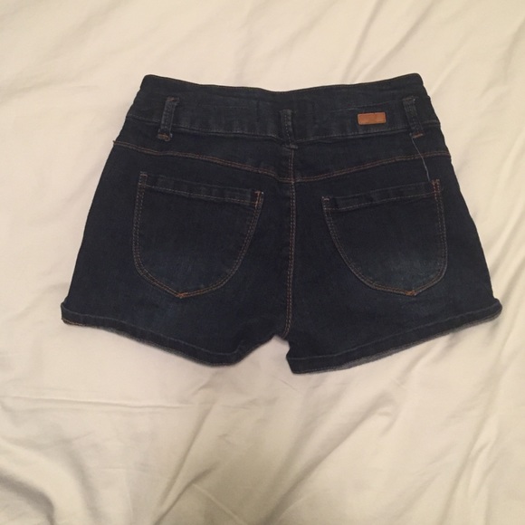 Shorts - Picture 2 of 4