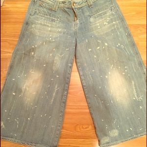 Trouser type jeans Capri style with wide leg