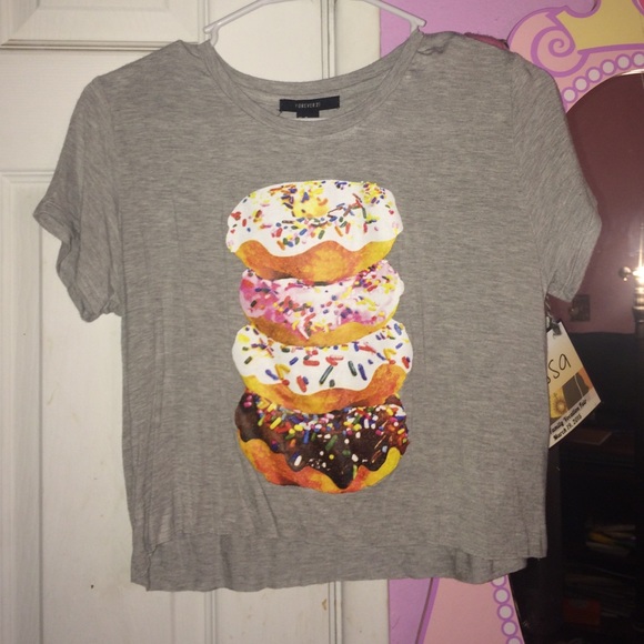 Cropped donuts tee