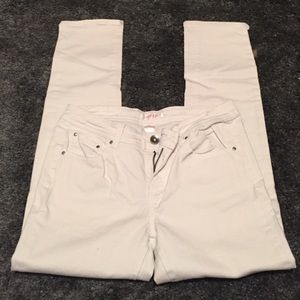 White skinny pants! 😍❤️