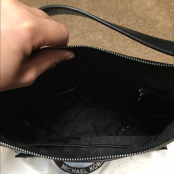 Michael Kors bag Clear out sale 💫💫 - Picture 4 of 4