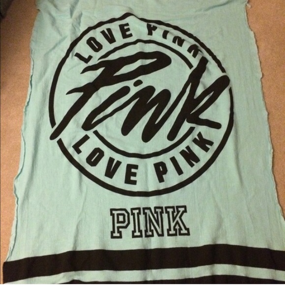 vs pink teal beach blanket NWOT