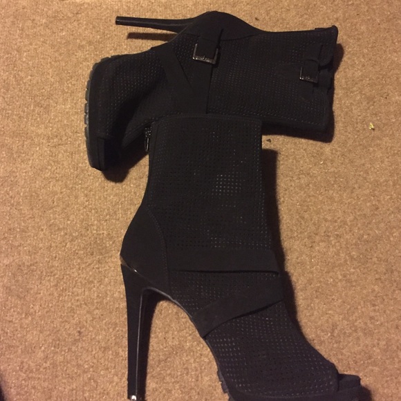 Juicy Couture Perforated Peep-Toe - Picture 2 of 4