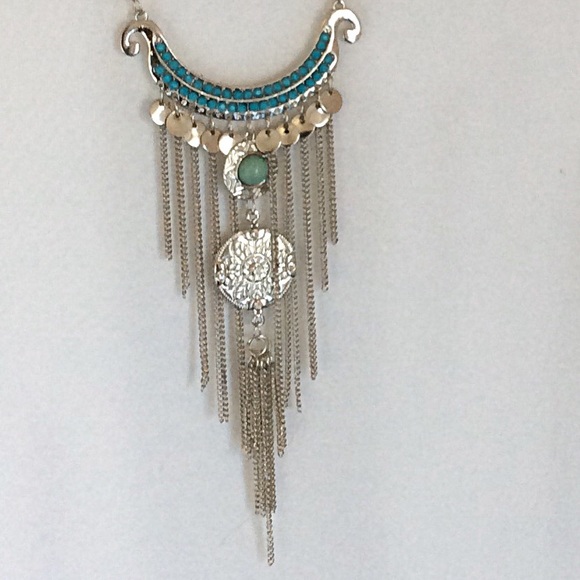 Statement Necklace NWOT ~ Silver Fringe Style - Picture 3 of 3