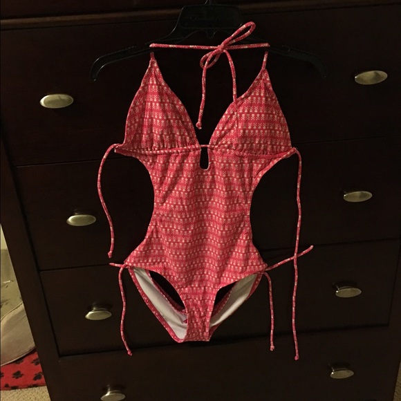 Scull and crossbone swim suit.