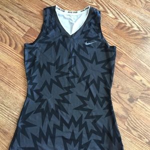 Black and gray Nike pro workout tank - small