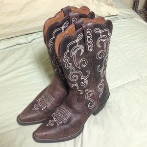 Justin cowboy boots Size 6.5 Style L2702