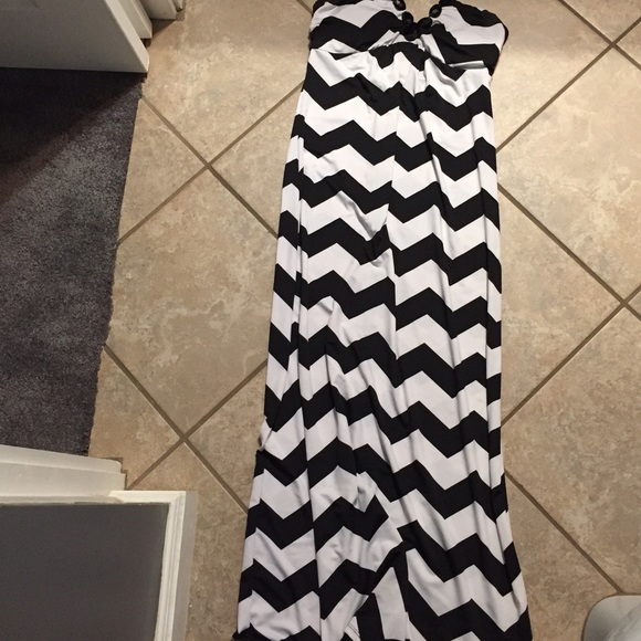 Black and white chevron maxi dress - Picture 2 of 2