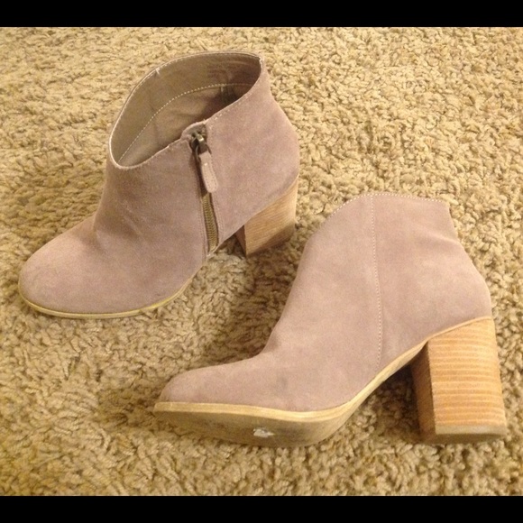 Ecote Shoes - Grey Ankle Booties Side Zip Grey Boots Ecote Sz 8