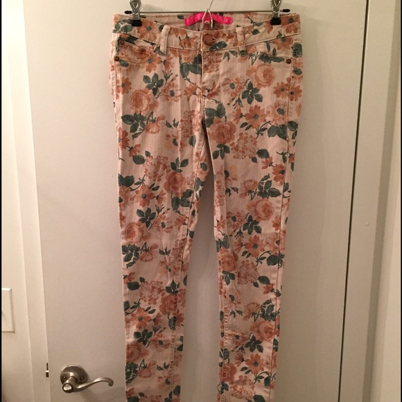 Patterned jeans