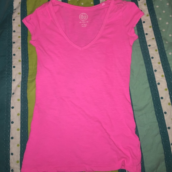 Scoup/V-Neck Shirt