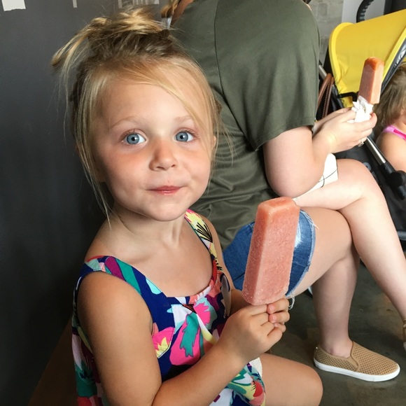 Meet your Posher, Jennifer - Picture 2 of 4