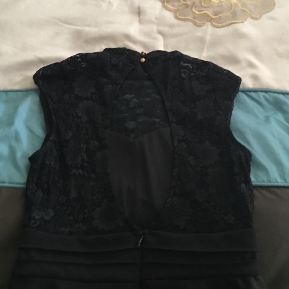 Black lace top peplum dress - Picture 2 of 4