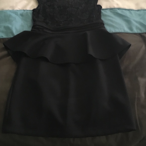 Black lace top peplum dress - Picture 4 of 4