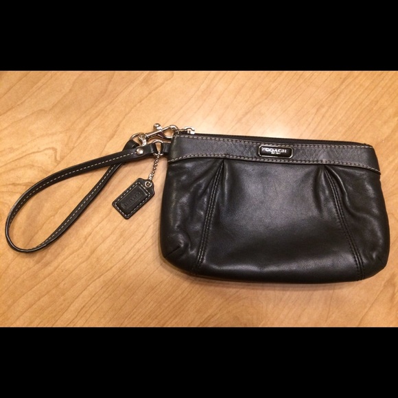 💯% COACH Leather Wristlet